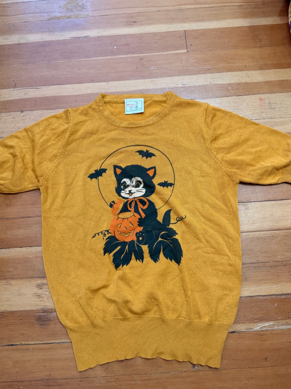 Mischief Made Halloween Cat Pumpkin Graphic crewneck sweater - Mustard, Small